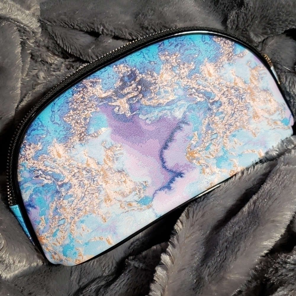 NWT Gemstone Patterned Travel Pouch